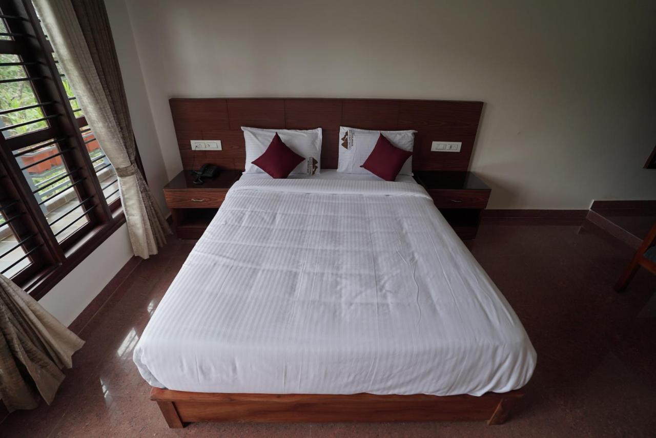 Coorggavadana Hotel Madikeri Ngoại thất bức ảnh