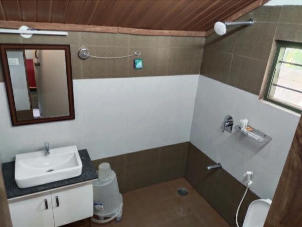 Coorggavadana Hotel Madikeri Ngoại thất bức ảnh